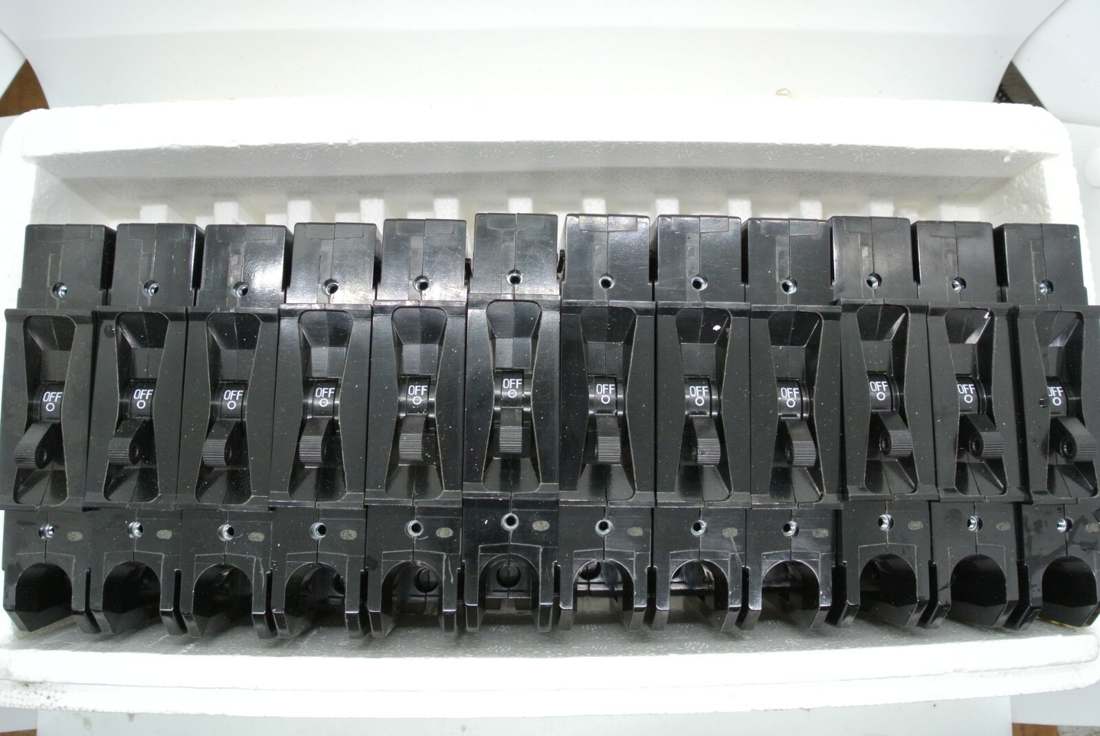 EA1-B2-12-614-2GA-BB Carling Circuit Breaker 14A 600V 1-Pole Parts Distributor EA1-B2-12-614-2GA-BB Carling Circuit Breaker 14A 600V 1-Pole