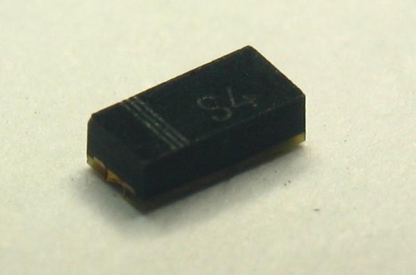 CDBQR0140L-HF COMCHIP DIODE SCHOTTKY BARRIER 100MA 40V SMD Parts Distributor CDBQR0140L-HF COMCHIP DIODE SCHOTTKY BARRIER 100MA 40V SMD