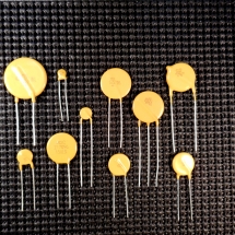 D73ZOV151RA03 Maida Varistor 150VAC 1mA 21J 2PINS DISK:7mm RoHS Parts Distributor D73ZOV151RA03 Maida Varistor 150VAC 1mA 21J 2PINS DISK:7mm RoHS