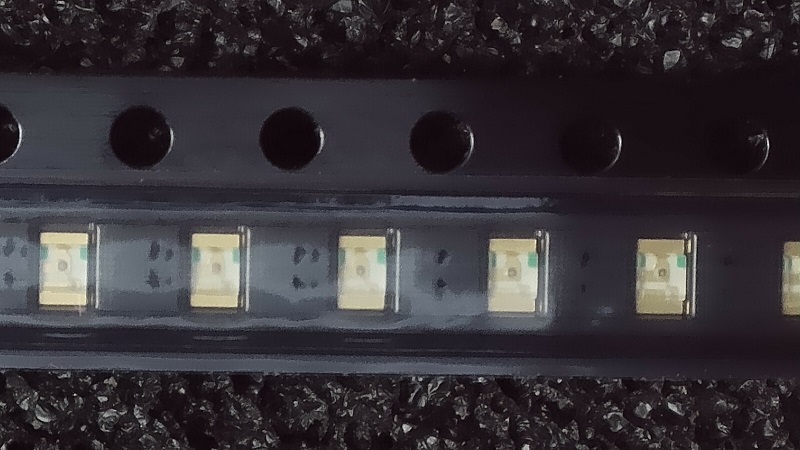 APT2012SRWPRVF01-INT Kingbright Red LED 5V SMD 0805 Parts Distributor APT2012SRWPRVF01-INT Kingbright Red LED 5V SMD 0805