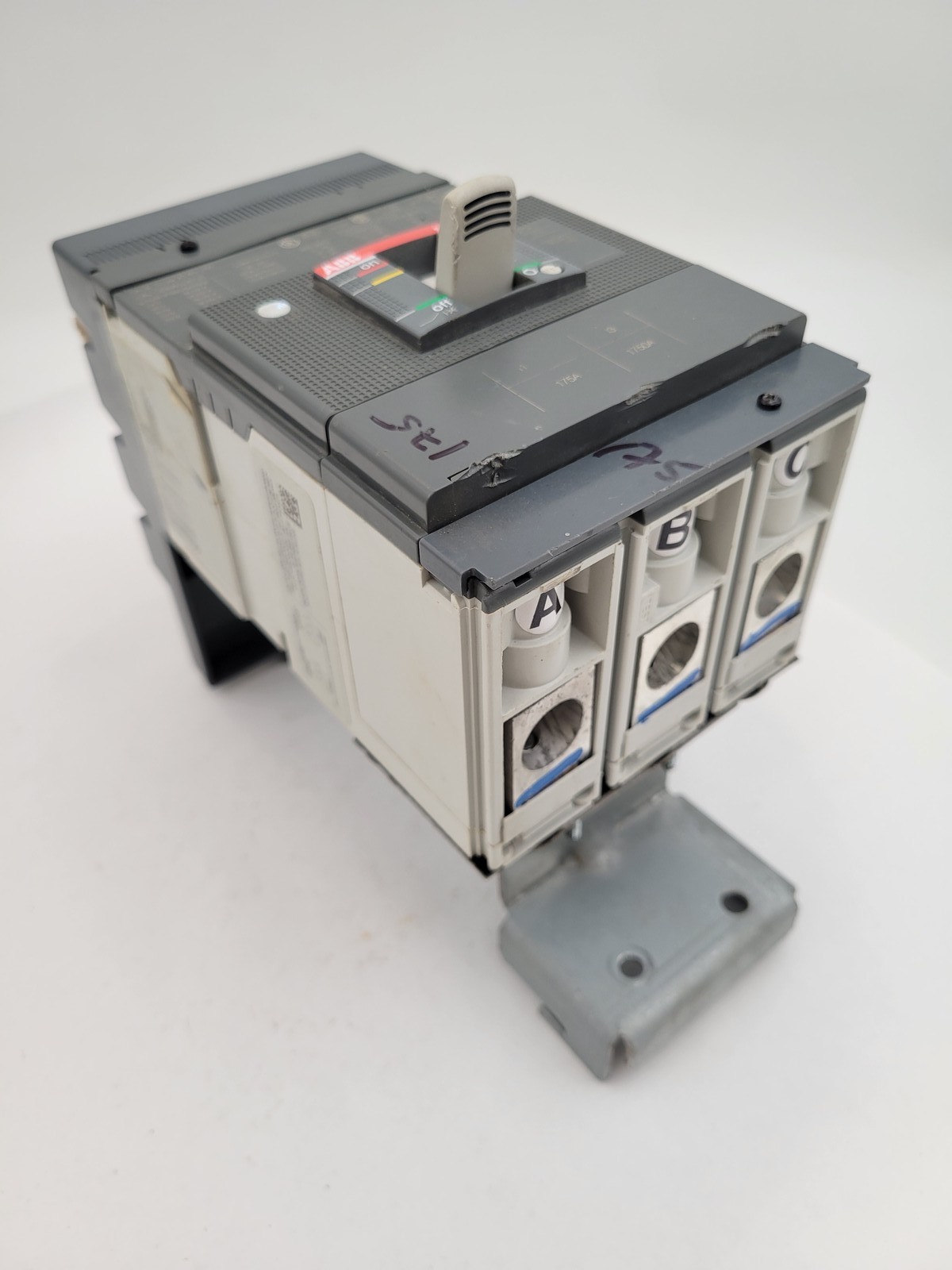 XT1HU3125AFF000XXX ABB Circuit Breaker 125A 600V 3 Poles Parts Distributor XT1HU3125AFF000XXX ABB Circuit Breaker 125A 600V 3 Poles - Image 2